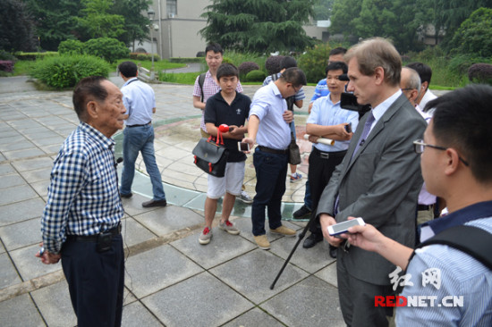 袁隆平：以世博会为契机撬动杂交稻种子出口